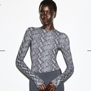 Skims Shadow Snake Print Long Sleeve bodysuit size xxs NWT sold out